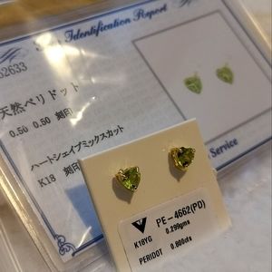 Genuine peridot Stud earrings in 18k gold